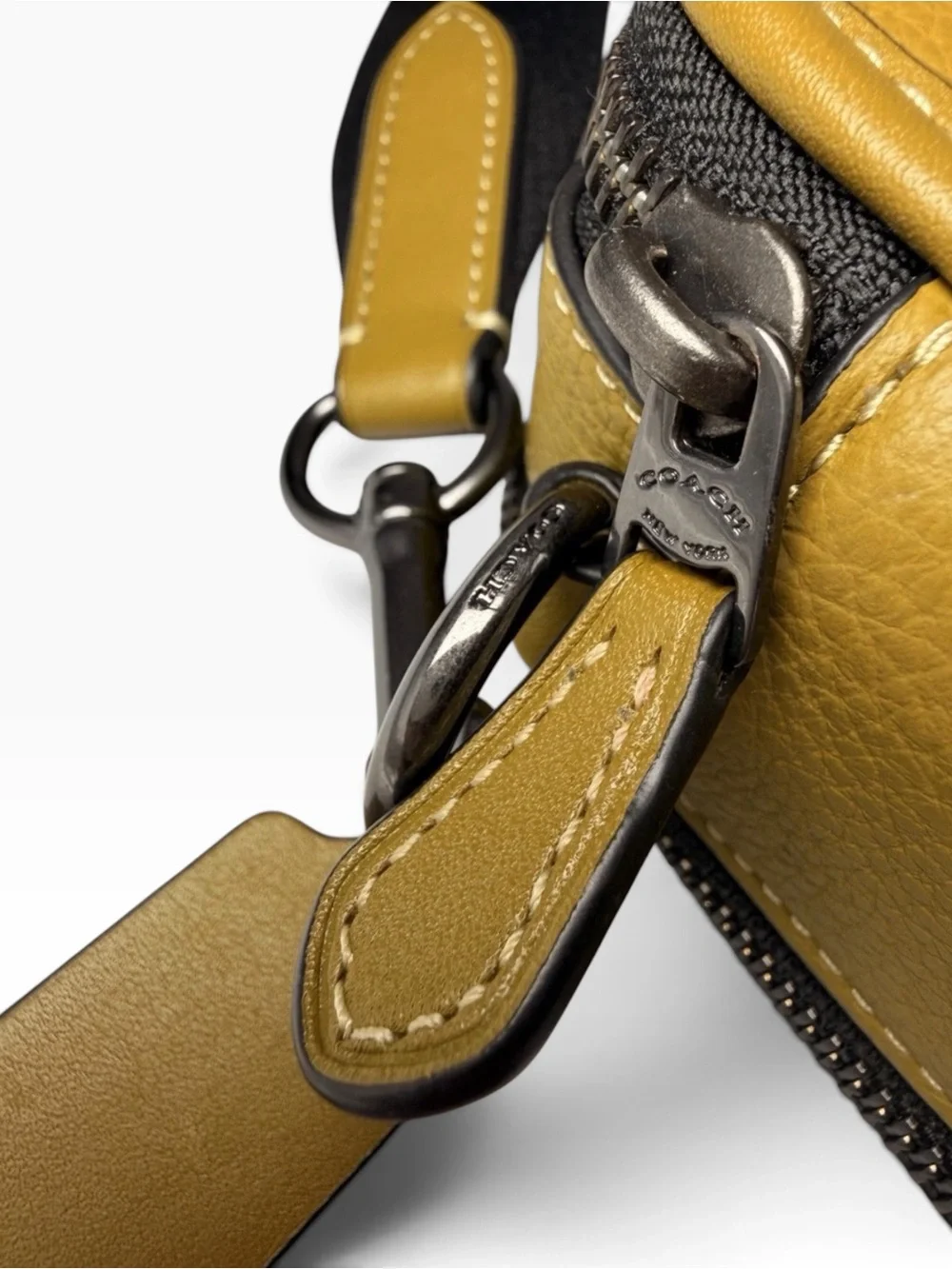 Coach Men’s/Women’s Mustard Leather Crossbody with Black Strap and Card Case